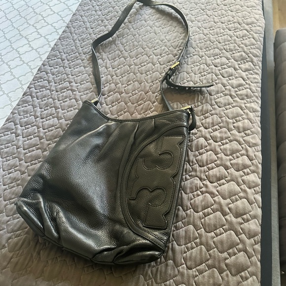 Tory Burch Handbags - Tory Burch Crossbody Black pebble leather purse